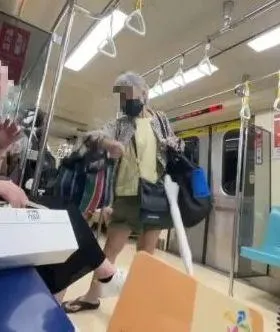 台北捷運發生年輕人因博愛座爭議踹倒老婦的事件,引發社會各界熱議。(圖/中天新聞)