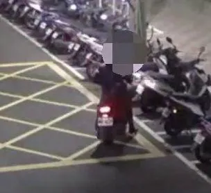 廖姓嫌犯棄車繼續逃亡。（圖／警方提供）