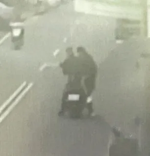 2名嫌犯共乘一輛機車逃跑。（圖／警方提供）