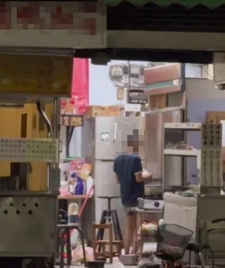 台北市松山區一間提供外送服務的餐飲店，因衛生條件不佳引發民眾關注。（圖／ IG mumu.0624授權）