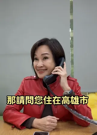 柯志恩拍影片教大家若接到民進黨的民調電話應如何回答。（圖／翻攝柯志恩臉書）