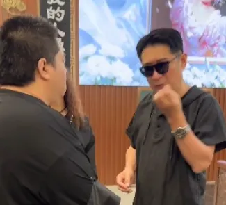 黃安現身千百惠告別式，送47年摯友最後一程。（圖／翻攝自黃安微博）