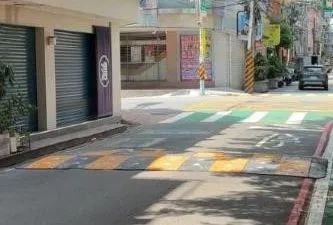 實體減速設施。(圖/新北市政府提供)