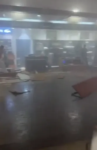 杜拜國際機場（Dubai International Airport）1日凌晨驚傳遭到攻擊。（圖／翻攝Ｘ）