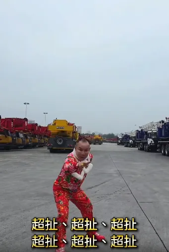 吊車大王連喊6次超扯。（圖／翻攝自啟德機械起重工程-股公司臉書粉專）