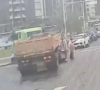 出事瞬間。（圖／警方提供）