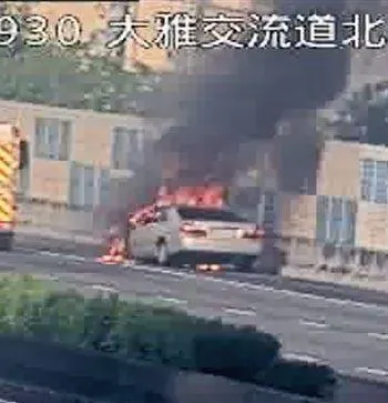 火燒車現場。（圖／國道1968）