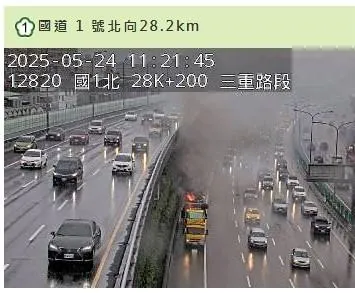 國道1號北向28.3公里三重路段，今日上午發生火燒車事故。（圖／警方提供）