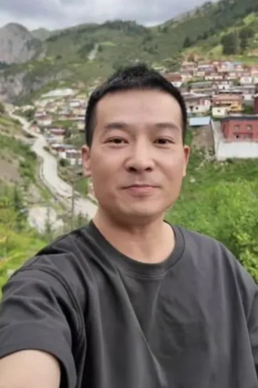 41歲大陸網紅郭建峰在西藏自駕旅途中猝逝。（圖／翻攝自微博）