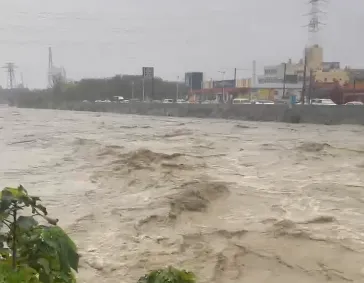 苗栗通霄溪滿水位。（圖／民眾提供）
