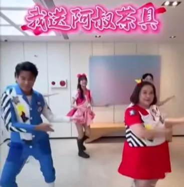 東森幼幼台主持人跳《大展鴻圖》遭青鳥出征。（圖／翻攝自ig）