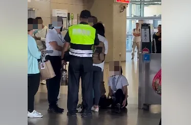 台鐵台中站爆發旅客與站員衝突，現場影片曝光引發網友討論。（圖／翻攝自臉書／三鐵情報社：事故通報與鐵道事件分享）