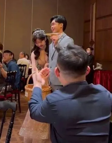 遭陳幸妤爆料介入婚姻的護理師許芊芊，近日與現任丈夫的婚宴照片在網路上流出，引發網友高度關注。（圖／翻攝X）