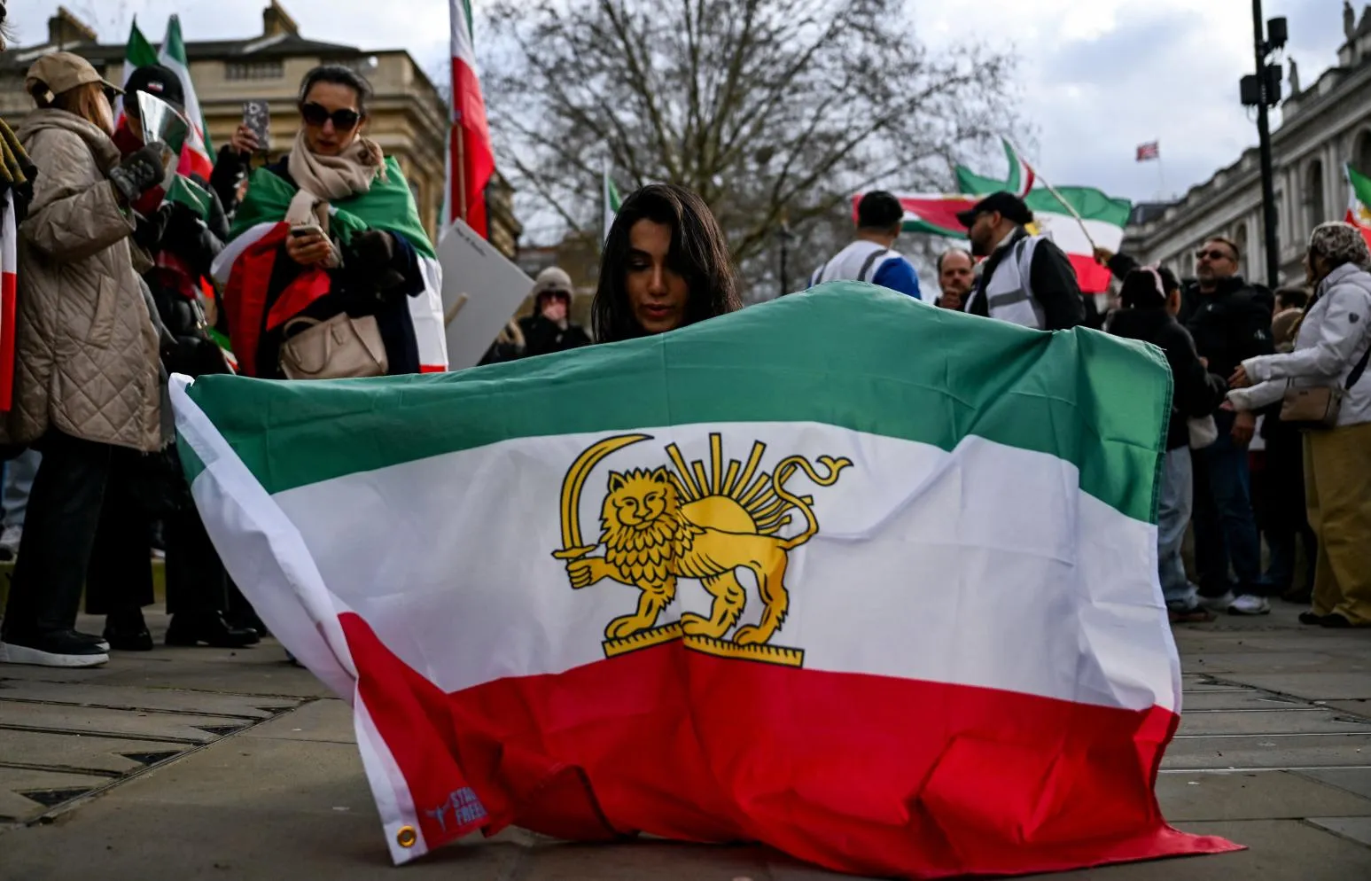 伊朗防長驚傳開戰首日命喪空襲!革命衛隊指揮官也身亡