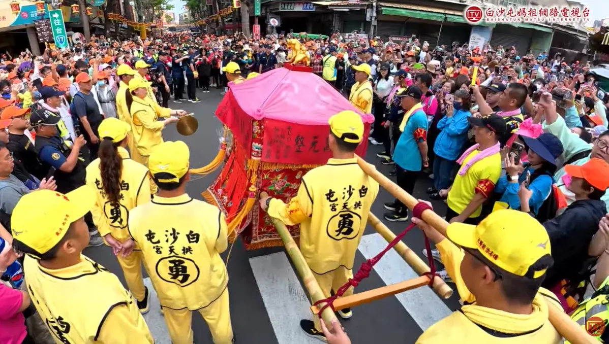「雙媽會」落空！白沙屯媽祖停駐關鍵路口10分鐘　距鹿港天后宮50米轉向了