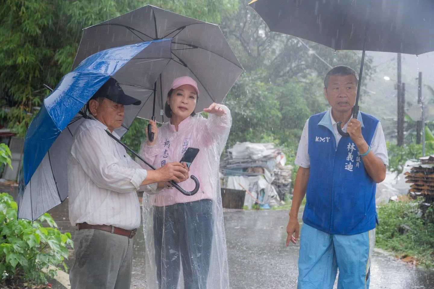 高雄暴雨遭綠營轟神隱　柯志恩火速南下勘災：救災經費絕不缺