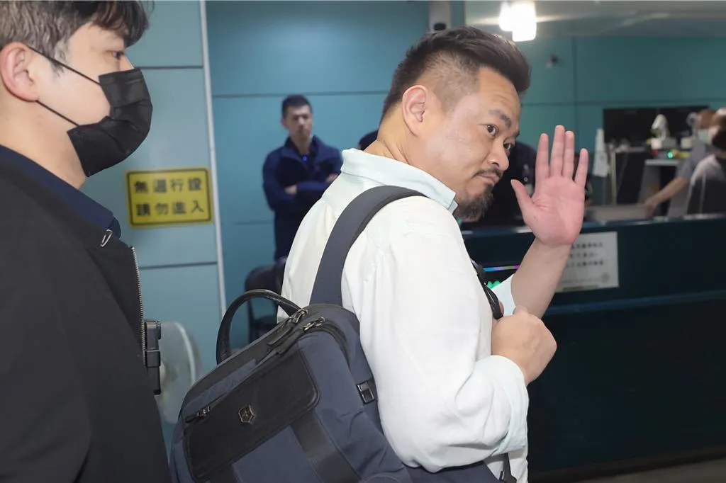 賴政府首位赴陸閣員！洪申翰出席APEC部長會議　現身機場揮手致意