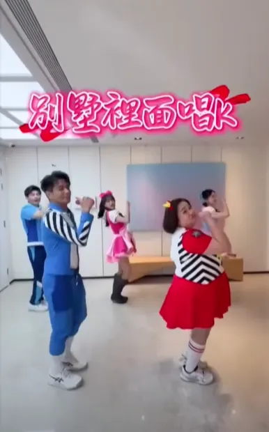 東森幼幼台主持人跳大展鴻圖。（圖／翻攝IG）