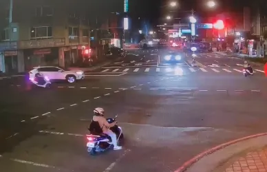 警方護送轎車趕到醫院,讓患者及時接受治療。(圖/警方提供)