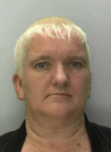 英國一名婦人被指控囚禁一名智障女子長達25年。（圖／翻攝自FB@gloucestershire.constabulary）