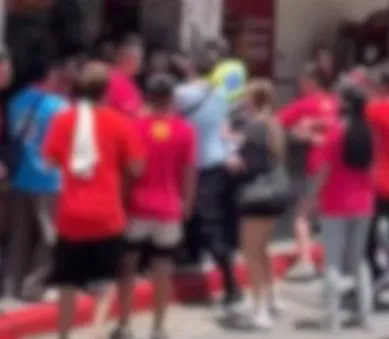 台北市大同區7日中午發生一起廟會遶境推擠衝突事件。(圖/翻攝自臉書宗教芭樂事)