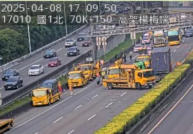 國道1號南下69.9公里處楊梅交流道今(8日)下午4時23分發生車禍 。（圖／翻攝自高速公路1968）