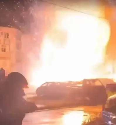 台南安南區今凌晨一空地發生大爆炸。(圖/記者爆料網-小孩chin提供 轉載)