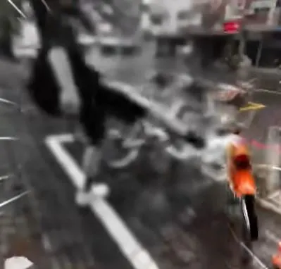 踹腳踏車畫面曝光引發討論。（圖／翻攝畫面）