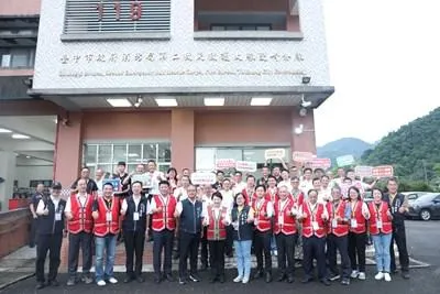 盧秀燕慰勞和平雙崎警消。（圖／翻攝台中市府官網）