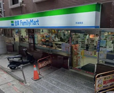 台北市全家便利商店柯達飯店門市也有1位幸運民眾僅花138元抱走200萬元特獎。（圖／翻攝自Google Maps）