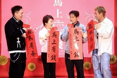 天團玖壹壹為台中揮毫馬年春聯。（圖／翻攝台中市府官網）