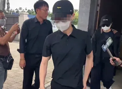京沅鎢鈷黃姓董座慘死案28日完成解剖相驗，黃家兒女都來到現場辦理後事。（圖／中天新聞）