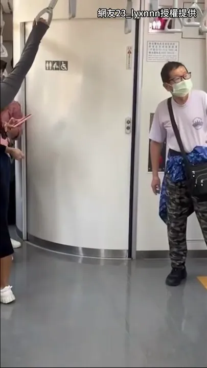 區間車的廁所慘被當成澡堂。（圖／翻攝網友23_lyxnnn的Threads，經授權使用」）