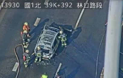 國道1號南下林口路段,今日上午發生火燒車事件。(圖/翻攝高速公路1968)