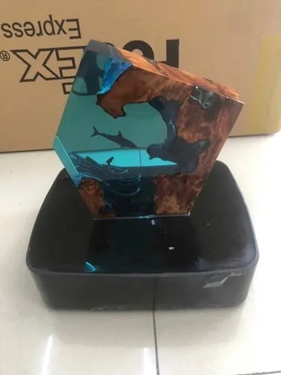 越南、寮國毒梟，利用樹脂藝術燈座底座夾藏海洛因磚，企圖走私入境，被專案小組查獲攔截。（圖／橋頭地檢署提供）