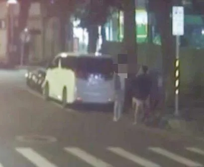 接著雙方發生肢體衝突，最後勸架的楊姓男路人竟跟陳男打起來。（圖／警方提供）