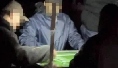 先前有遊客在武嶺觀景台上「擺桌」打麻將。（圖／翻攝自臉書／太魯閣國家公園）