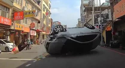 新竹市南大路與興學街口本月1日發生嚴重車禍，造成1死6傷。（圖/翻攝畫面）