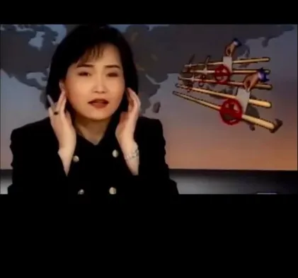 沈春華被爆炸聲嚇到摀耳。(圖/翻攝沈春華 Live Show臉書)