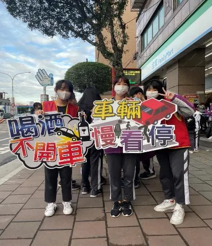 金安獎學校土城國中-學生擔任交通安全大使。（圖／新北市府提供）