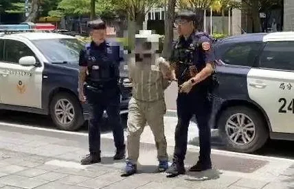 林口黑貓宅急便發生凶殺案，女員工刺殺男同事。（圖／翻攝畫面）