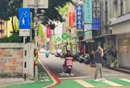 行人優先區標誌。(圖/新北市政府提供)