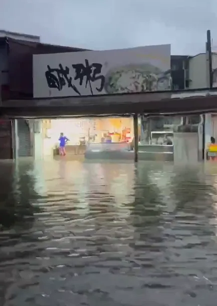 阿堂鹹粥淹水。（圖／議員林冠維提供）