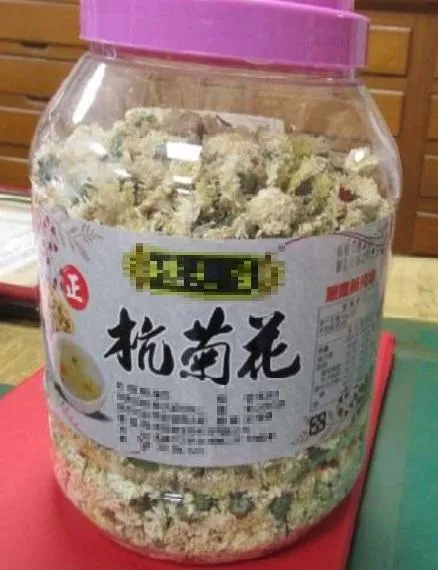 新北市一家中藥行的杭菊花更驗出18種農藥違規,情節嚴重。(圖/食藥署)