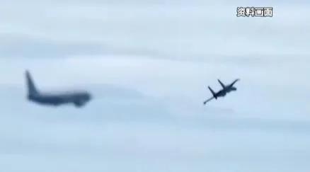 澳巡邏機非法侵入西沙領空，遭到南部戰區海空兵力跟蹤監視及警告驅離。（圖／翻攝《央視新聞》）