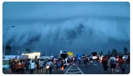 影/印度出現巨大弧狀雲如天降海嘯　民眾紛紛拍下難得奇景