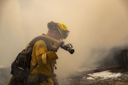 迅速蔓延！美國加州野火肆虐　以致9 死、上萬人被迫撤離