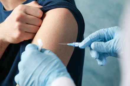 期末考！高端疫苗EUA月底補件　未達標將廢止