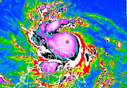 颱風眼超銳利…中颱諾魯再變強！全台雨彈狂襲　專家警告：雲系看起來很危險
