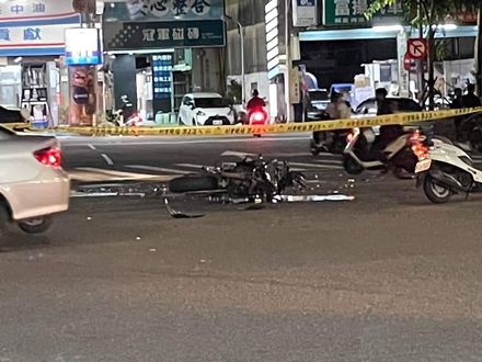 騎重機一路狂飆！蘆洲男對撞轎車「彈飛2層樓」命危　他目擊驚曝：翻了不知道幾圈